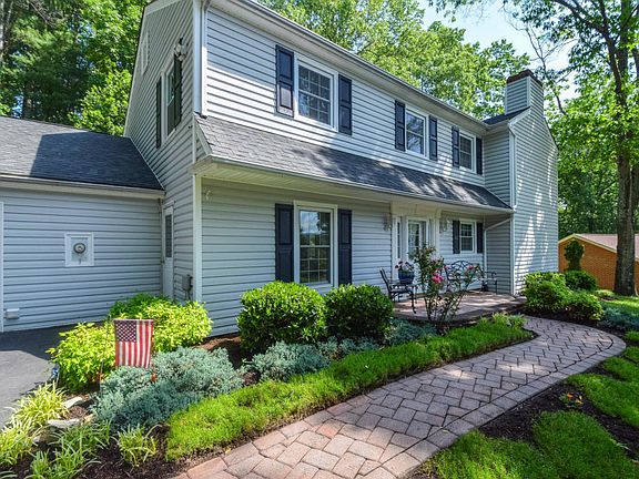 3rd image of 6571 Woodbrook Dr