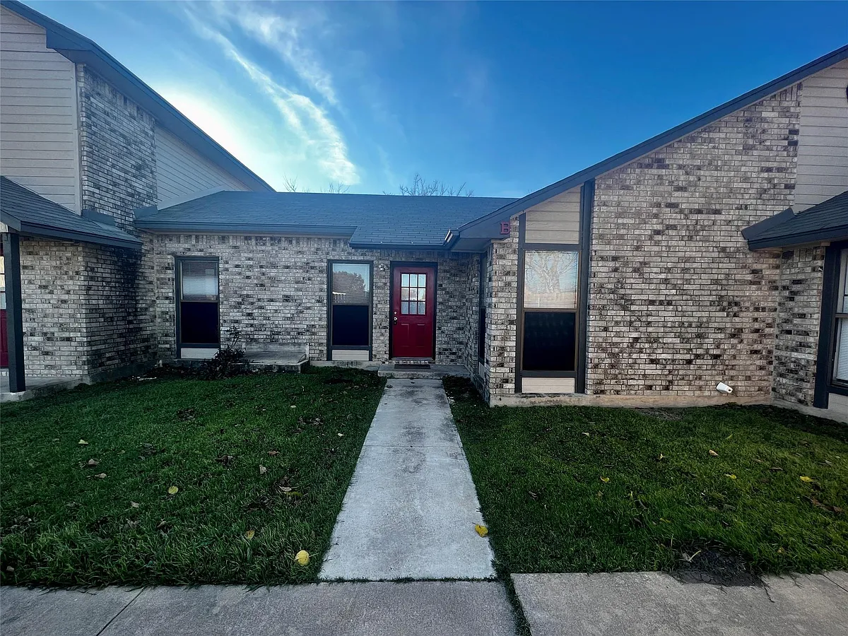 Building Photo - 1204 Blackjack St #B