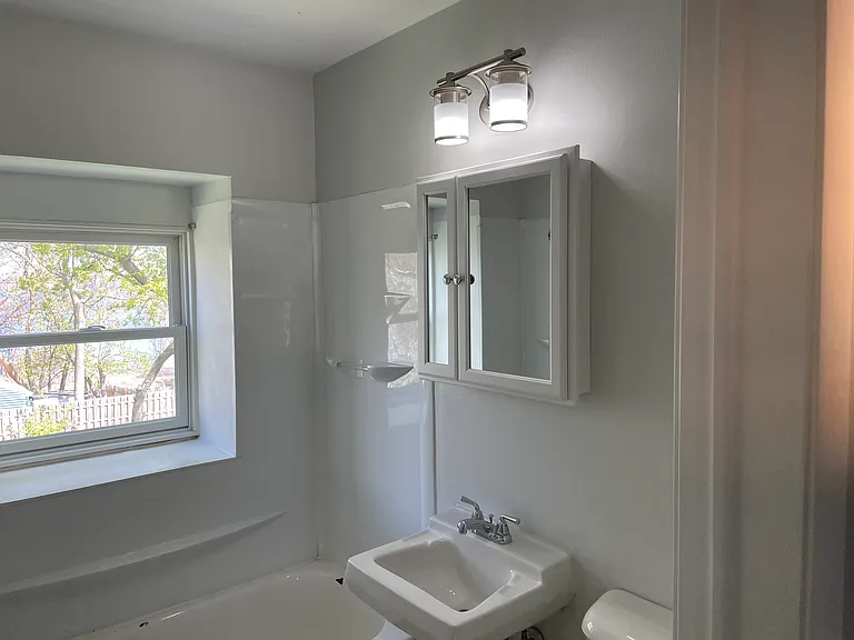 1707 Pennoyer Ave — Photo 9