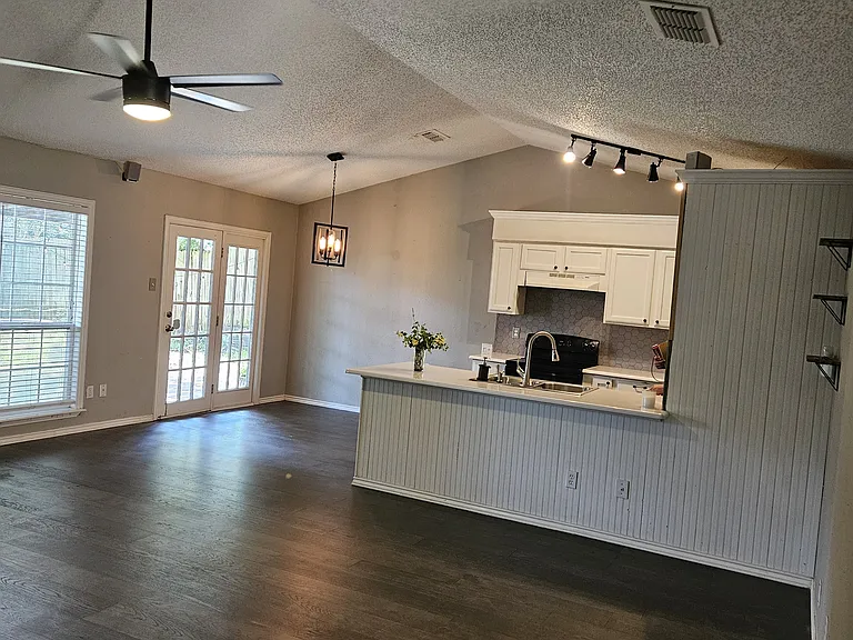 416 Thorn Wood Dr — Photo 3