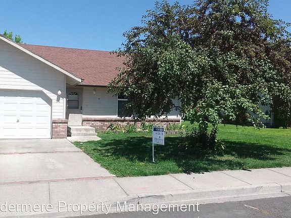 2nd image of 711 SE Mockingbird Dr