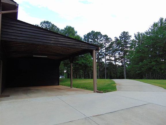 4th image of 1911 Amity Rd
