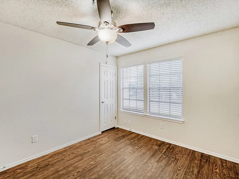 11922 Meadowfire Dr — Photo 20
