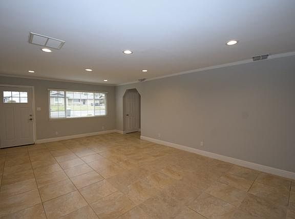 4th image of 8012 Glen Tree Dr