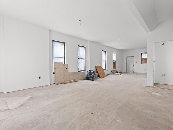 5th image of 809 Fairview Ave