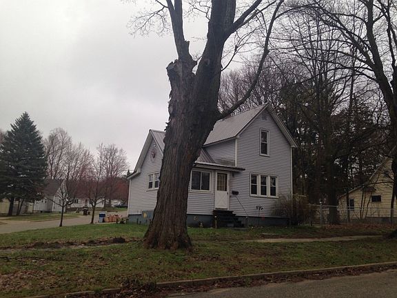 2nd image of 828 Cotey St