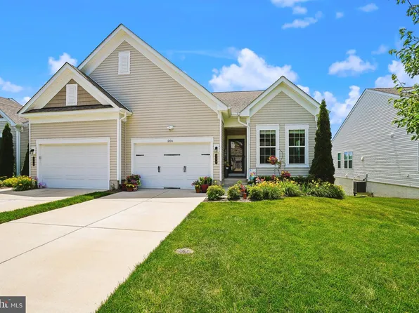 266 Long Point Dr, Fredericksburg, VA 22406