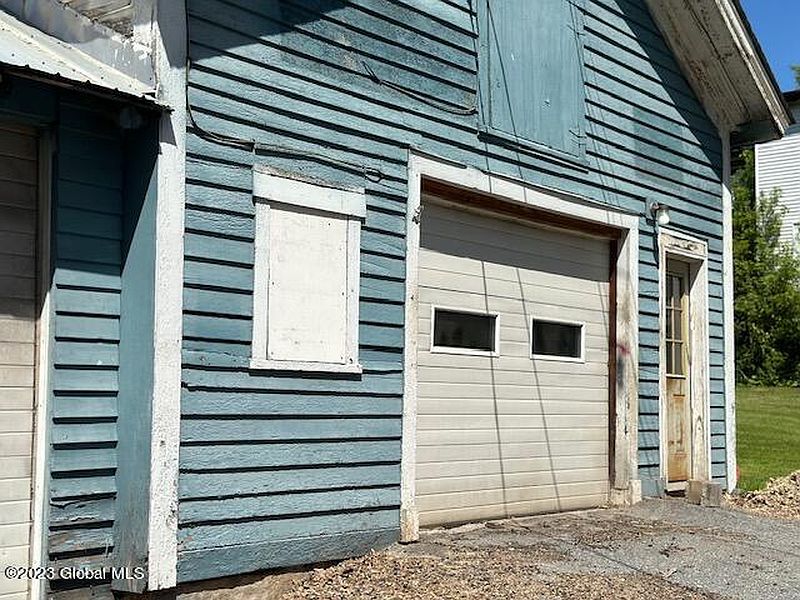 4th image of 4273 Main Street