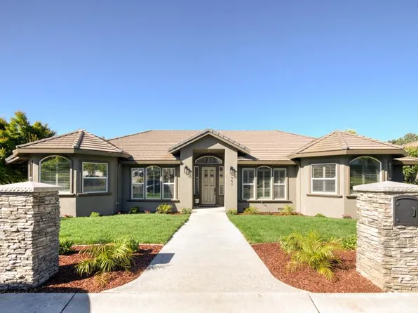 951 Oak Creek Ct, Hollister, CA 95023