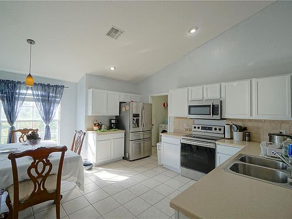 3rd image of 105 NW 18th Pl