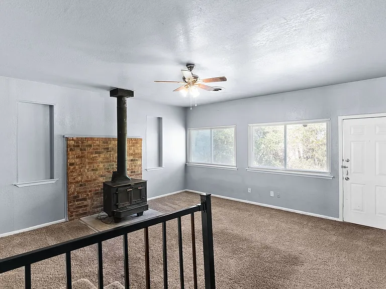 2709 Hillside Dr — Photo 10