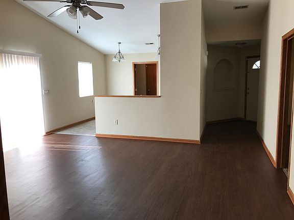 3rd image of 1530 Clover Dr