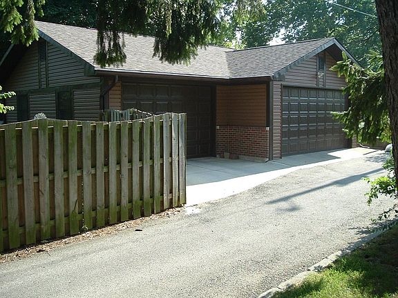 Gigantic *NEW* 3-Car Garage