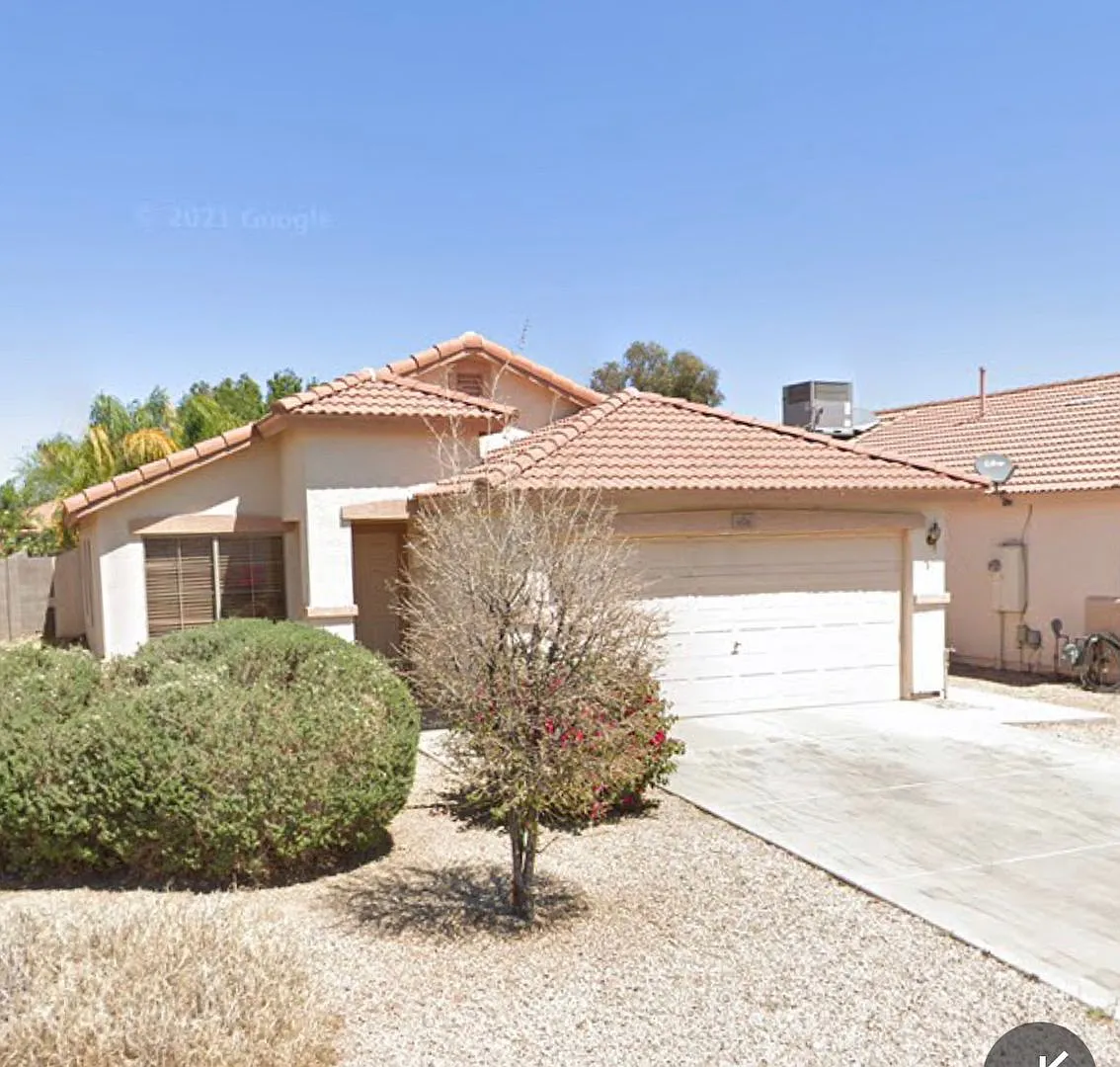 978 E Monteleone St — Photo 1