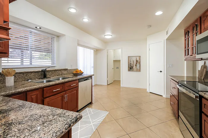 5946 E Fairfield St — Photo 5