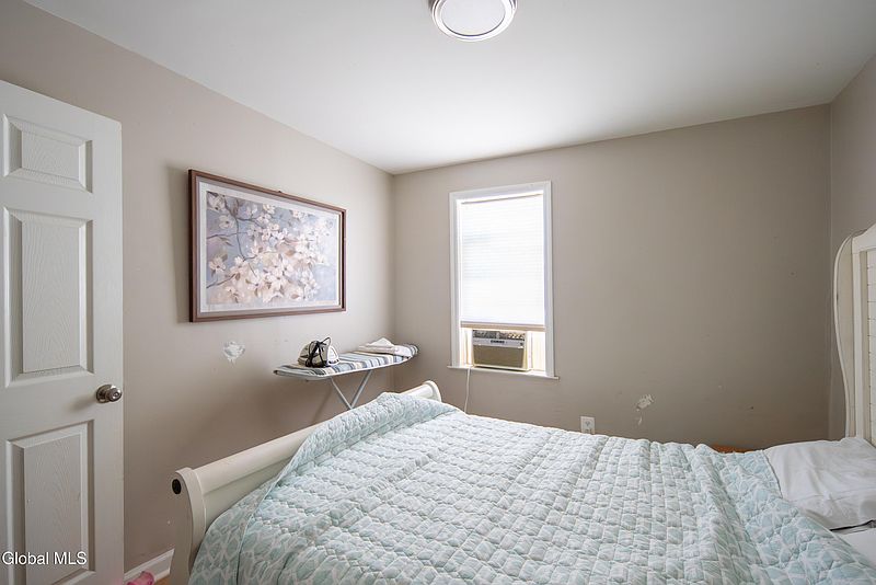 3rd image of 61 Tyler Street