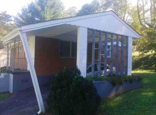 209 Gray Leaf Cir, Martinsville, VA 24112