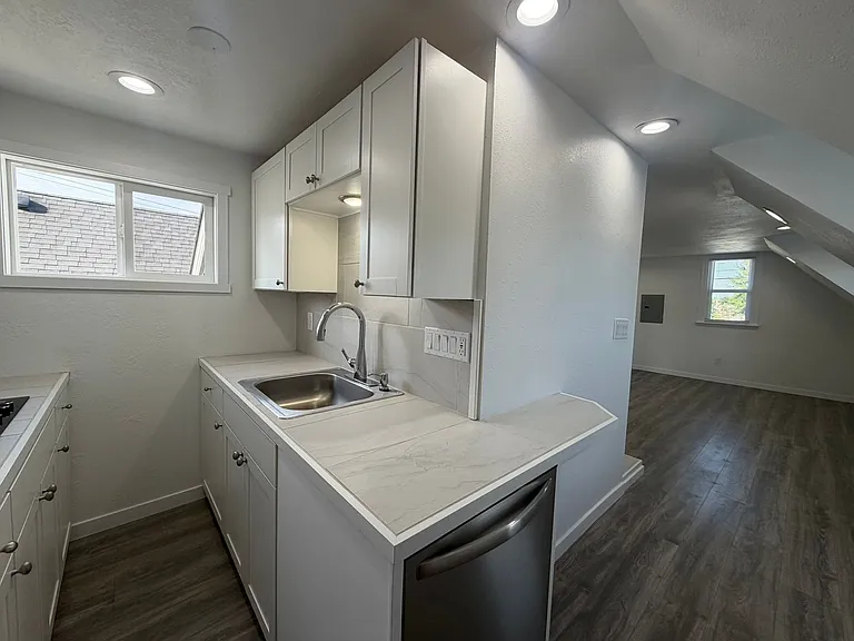 2222 Summit 4-Unit — Photo 5