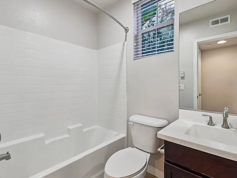 Costa Pointe Luxury 3-4 Bedroom Townhomes — Photo 60