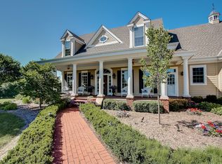 N77W36498 Saddlebrook Ln, Oconomowoc, WI 53066