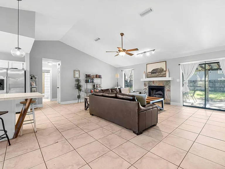 1174 Bay Ct — Photo 9