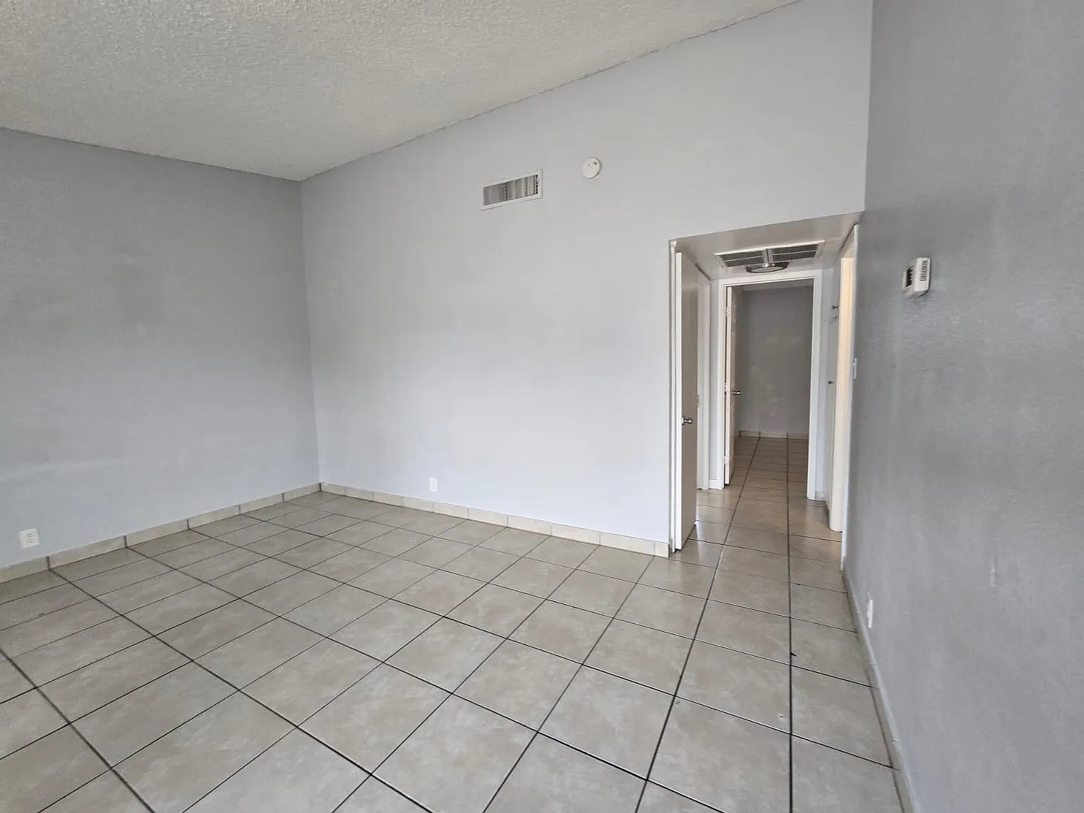 2 bed, 850 sqft, $1,300 — Photo 2