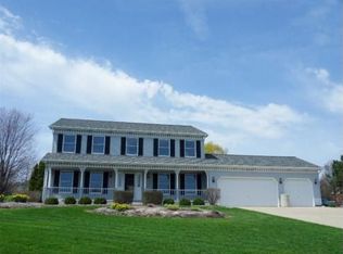 7N816 Phar Lap Dr, St Charles, IL 60175