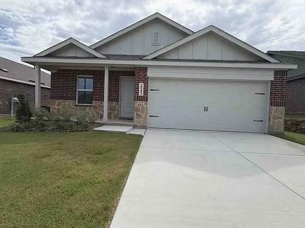2043 Stable Ln — Photo 1