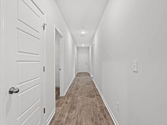 4th image of 263 Saddle St