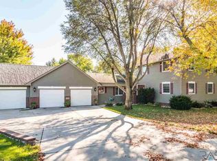 2708 S Jonathan Ln, Sioux Falls, SD 57103