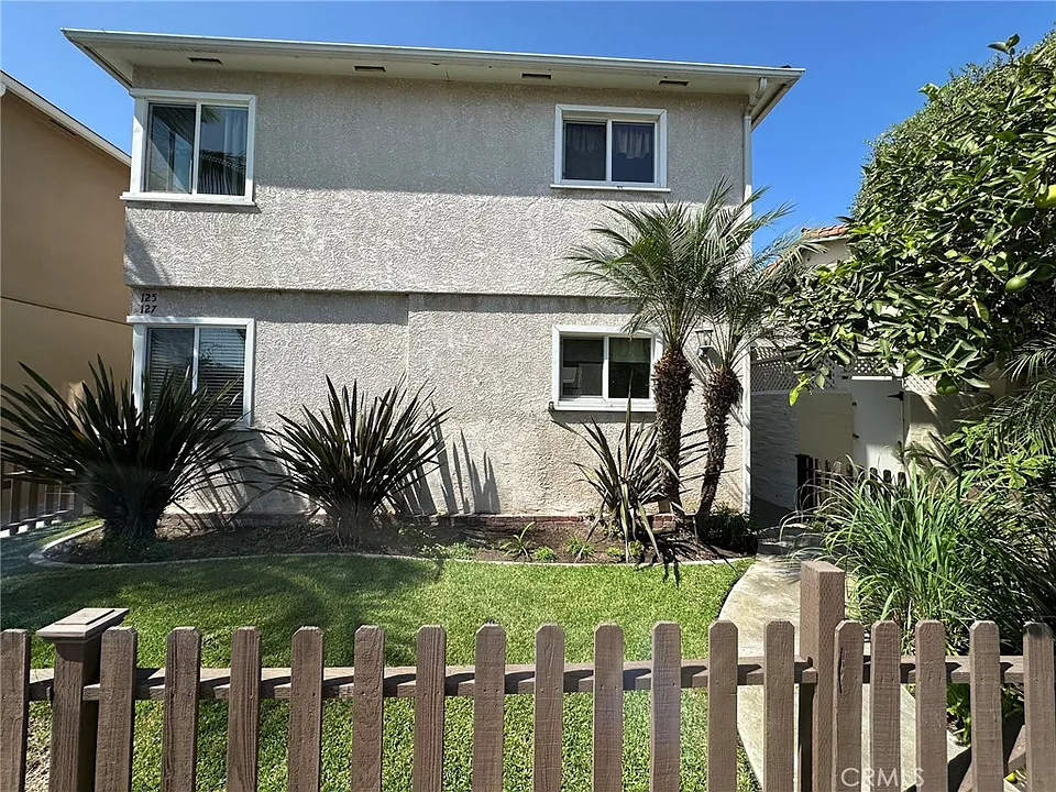 125 Nieto Ave #1/2