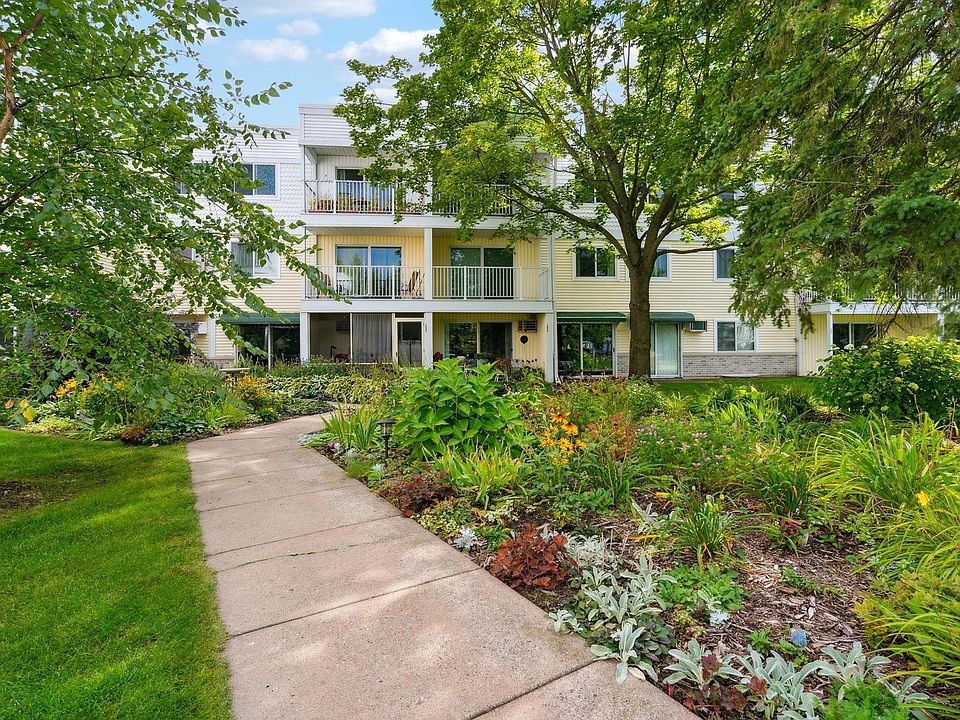 1st image of 132 Demont Ave E APT 325