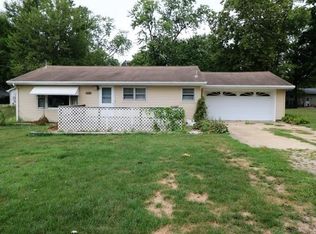 114 S Grant St, Saybrook, IL 61770