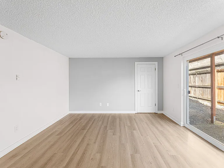 511 Avenue D #B — Photo 19