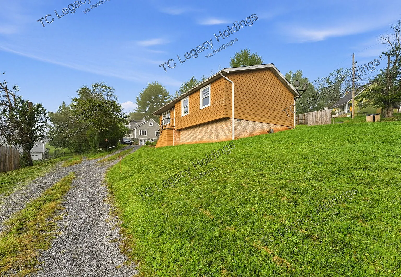 3 bed, 1.0 bath, 1012 sqft, $1,650 — Photo 3