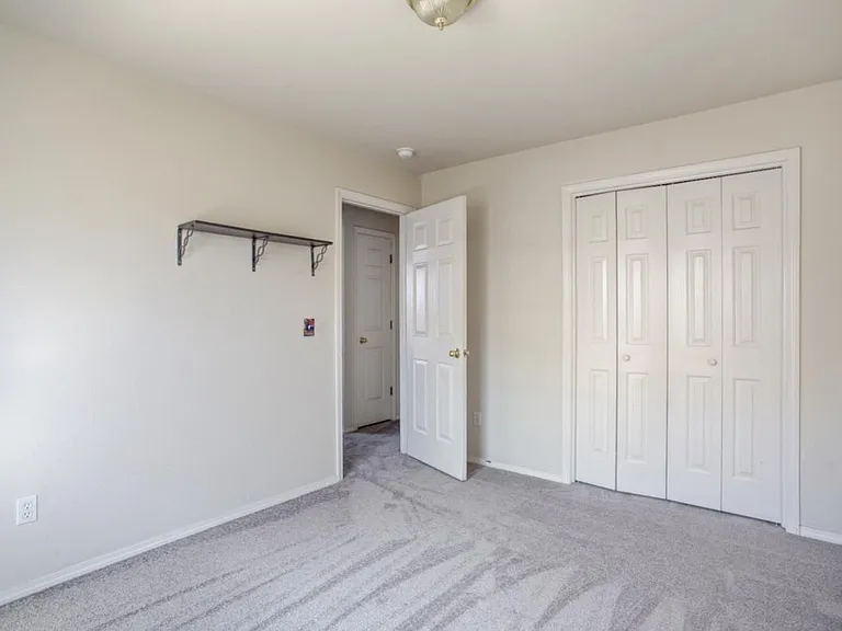 1028 Pinelake Ct — Photo 6