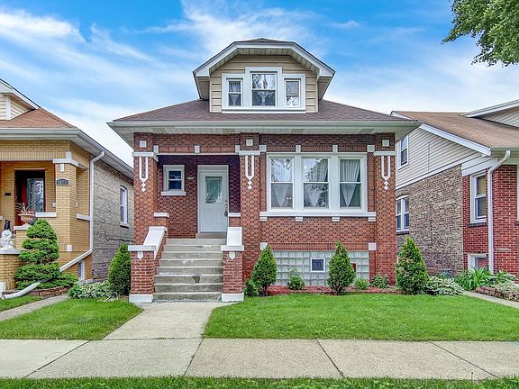 2nd image of 2625 Clarence Ave