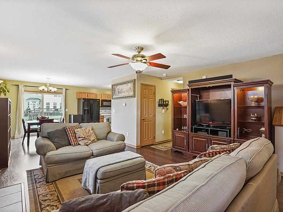 5th image of 142 Hayfield Dr
