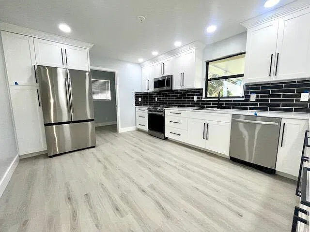 3 bed, 2.0 bath, 1460 sqft, $3,700 — Photo 2