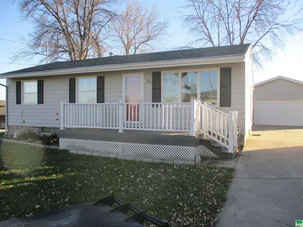 805 Jefferies St, Cherokee, IA 51012
