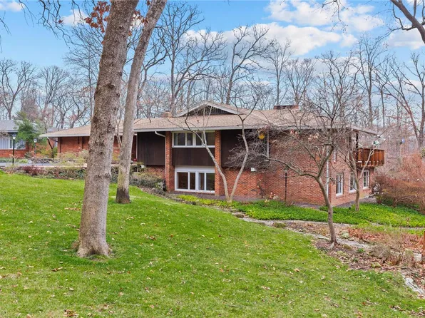 26 Portland Dr, Saint Louis, MO 63131