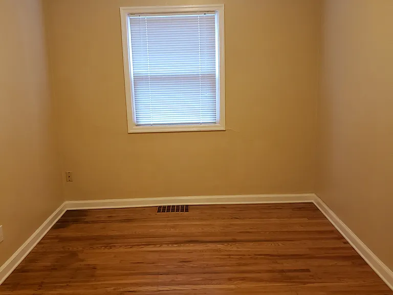 2524 NW Savier St #5 — Photo 5