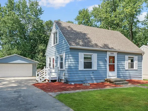1303 Garden Ln, Champaign, IL 61820