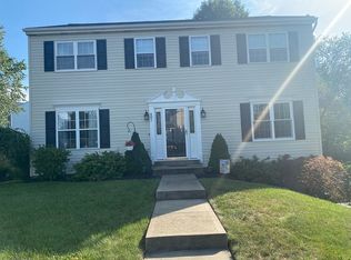 401 Saint James Ct, Cranberry Township, PA 16066
