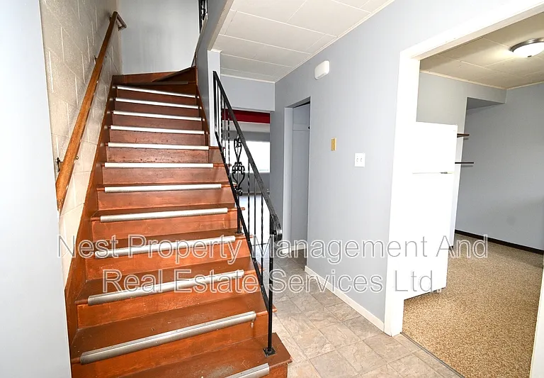 596 Central St E #1 — Photo 6