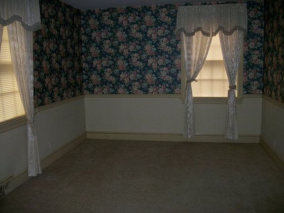 2nd image of 122 Dogwood Dr