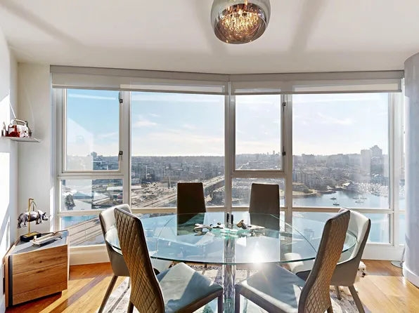1033 Marinaside Cres #2706, Vancouver, BC V6Z 3A3