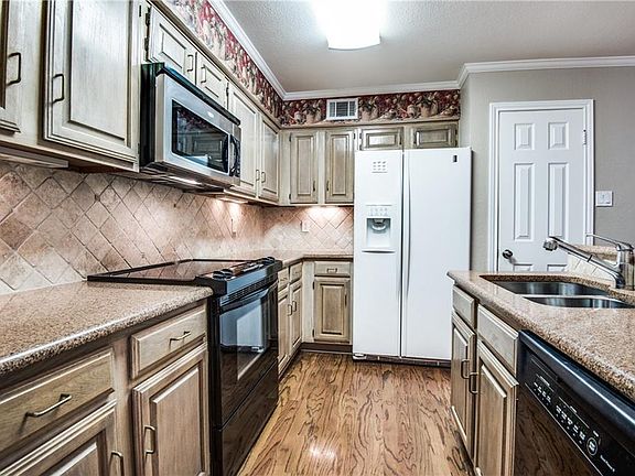 4th image of 2105 Country Villa Dr
