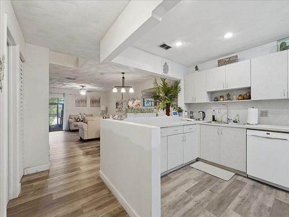 4th image of 9240 NW 14th St