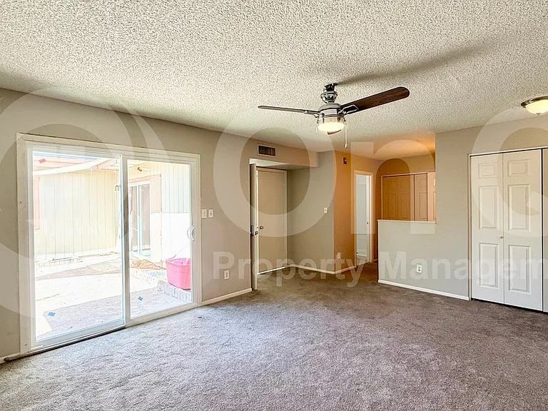 3132 W Harmont Dr — Photo 4